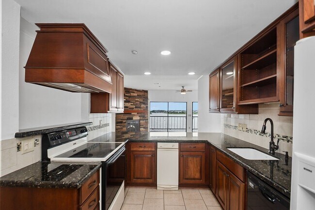 Photo - 401 Lakeside Ln Unit 311