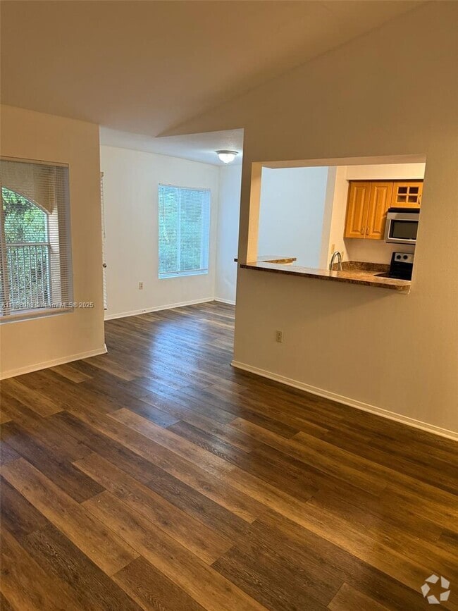 Building Photo - 2622 NW 33rd St Unit 2014 Rental