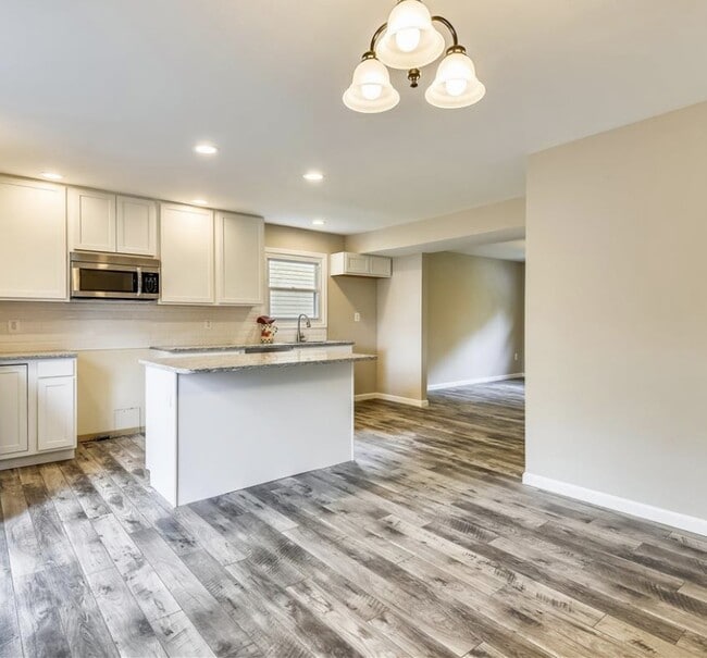 Photo - 647 Saltzman Rd