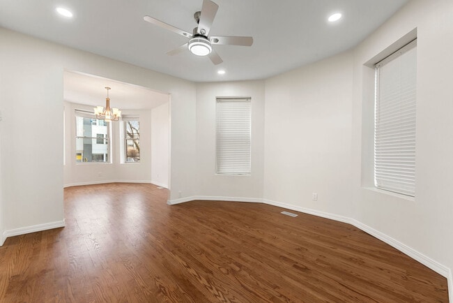 Photo - 2630 N Hamlin Ave