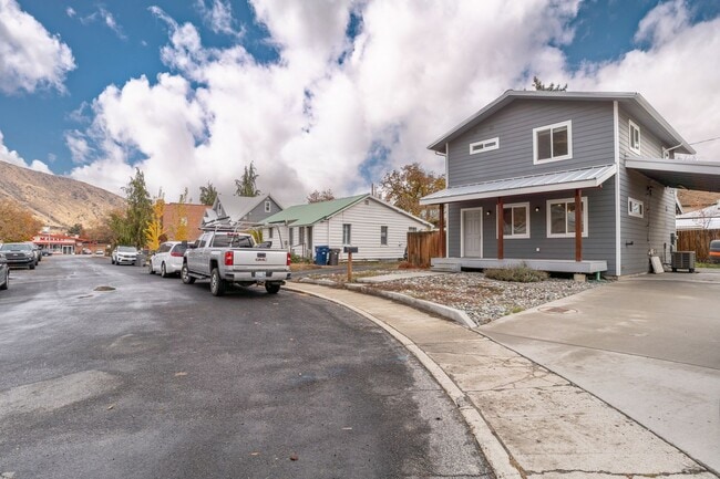 Photo - 3 Bedroom, 2 Bathroom Home with Full Finished Basement