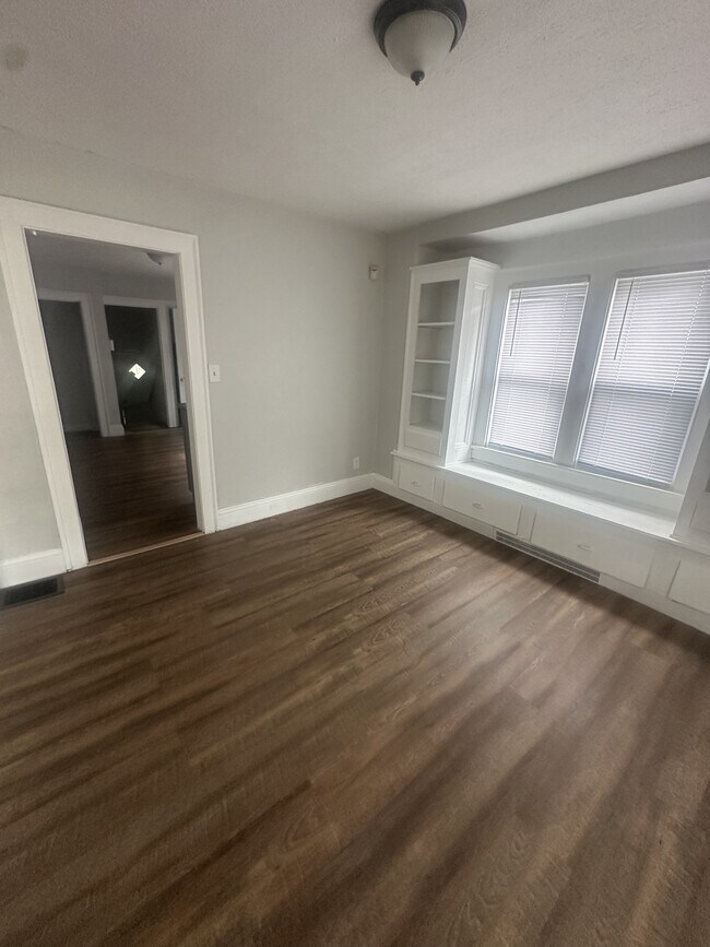 Photo - 12600 Watterson Ave