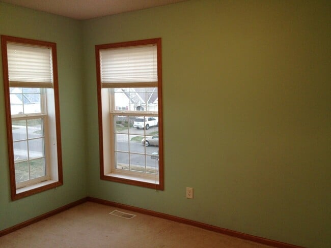 Photo - Great location *3bd*2.5Bth End Unit Townhome Avail July 1 2026