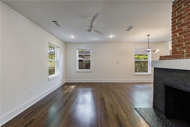 Photo - 1272 Hardee St NE