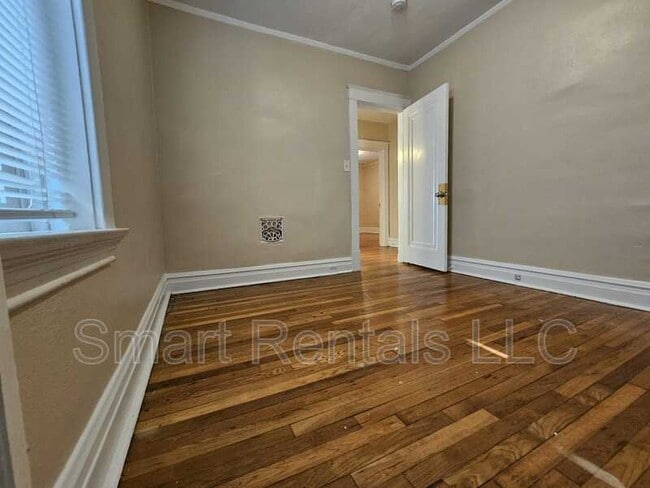 Photo - 5065 Lindenwood Ave