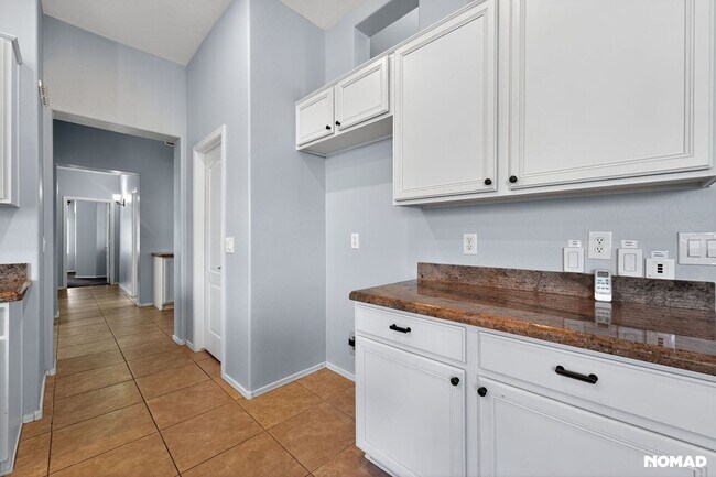 Photo - 1706 E Commerce Ave