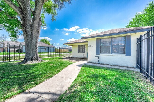 Building Photo - 4356 Phlox St