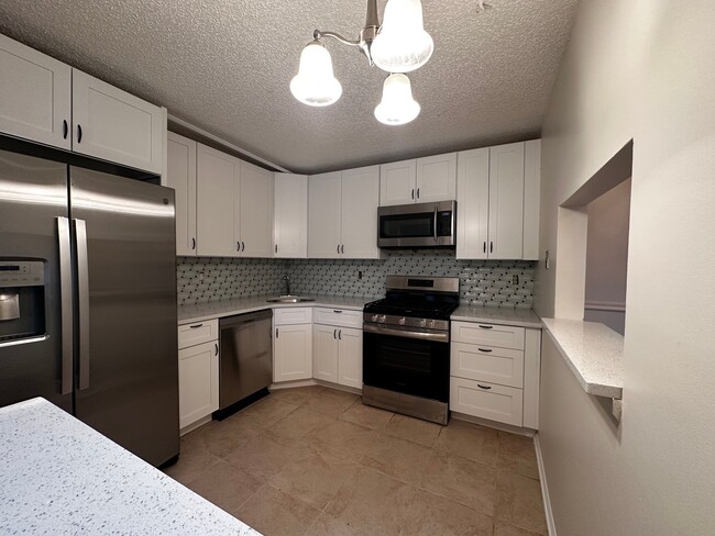 Building Photo - 479 Danbury Ln