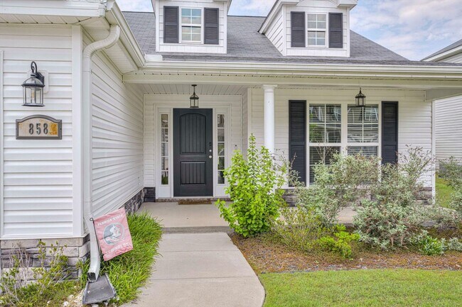 Photo - 858 Goodale Dr