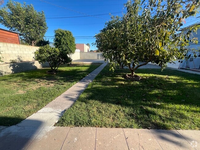 Building Photo - 1634 E 85th St Rental