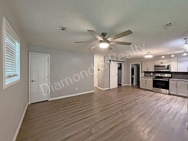 Photo - Spacious, Clean 3 Bedroom Home + Bonus Room Available!