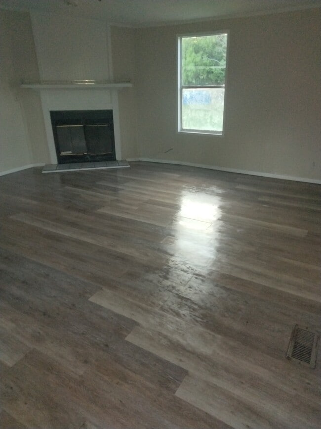 104 Forest Creek Ln