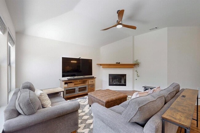 Photo - 2508 Willow Way