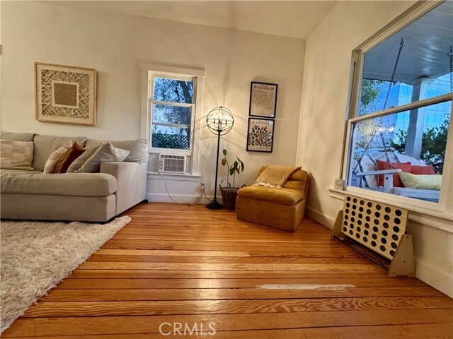 Photo - 323 W 18th St