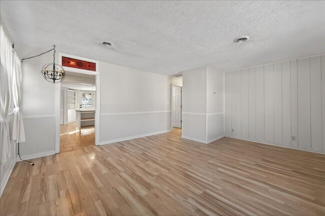 Photo - 4911 Barlow Dr