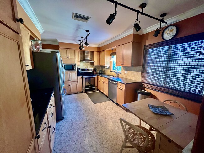 Photo - 1490 San Helen Dr