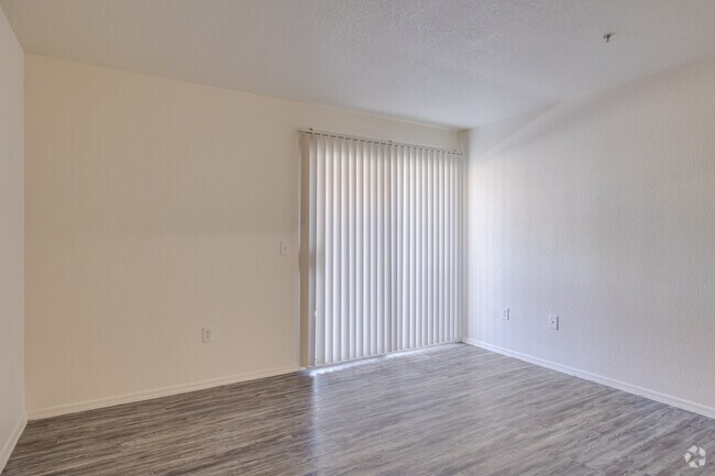 3BR, 2BA - 1,140SF