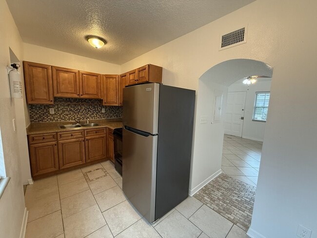 Photo - 3055 Belden St