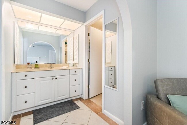 Photo - 922 SE 25th Ln