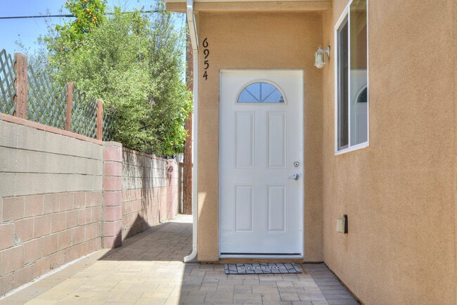 Photo - 6954 Jellico Ave