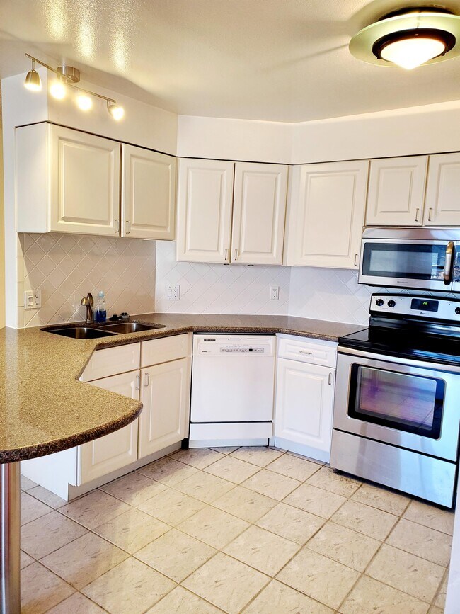 Photo - 1625 Larimer St