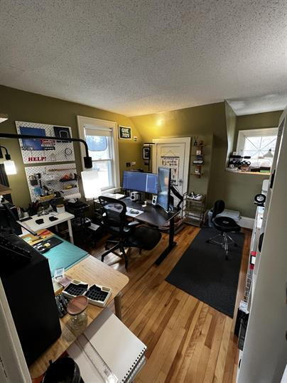 Building Photo - Charming 2-Bedroom Retreat in the Heart of Minneapolis! 7/1/2026