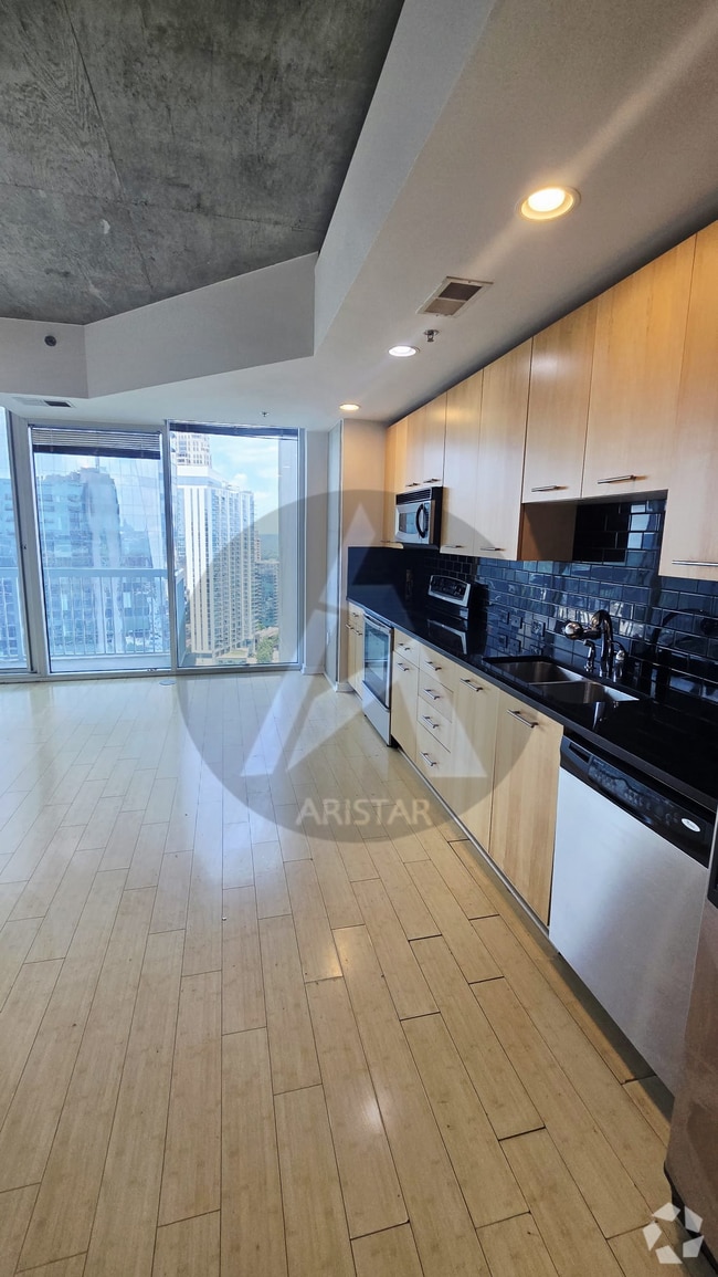Building Photo - 3324 Peachtree Rd Rental