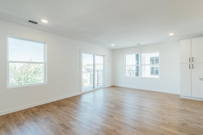 Photo - 746 Seaport Dr. Unit B