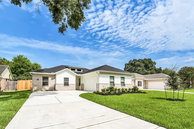 Building Photo - 11611 Moltere Dr Rental