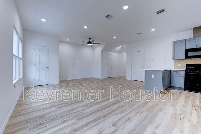 Photo - 8203 Woodlyn Rd