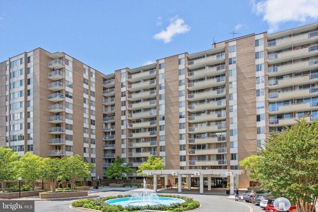 Building Photo - 3001 Veazey Terrace NW Unit 710