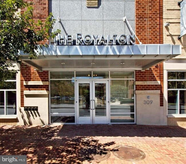 Building Photo - 309 Holland Ln Unit 117