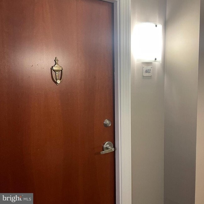 Photo - 915 E St NW Unidad 602