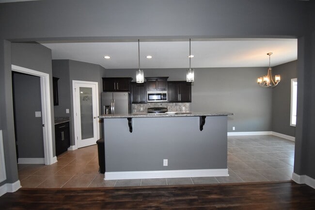Photo - 4 Bedroom 2 Bath Pet Friendly Home For Rent!