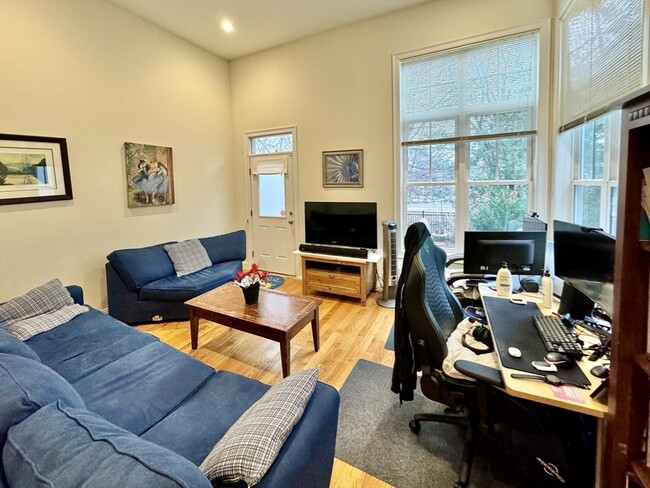 Photo - 105 Harvey St