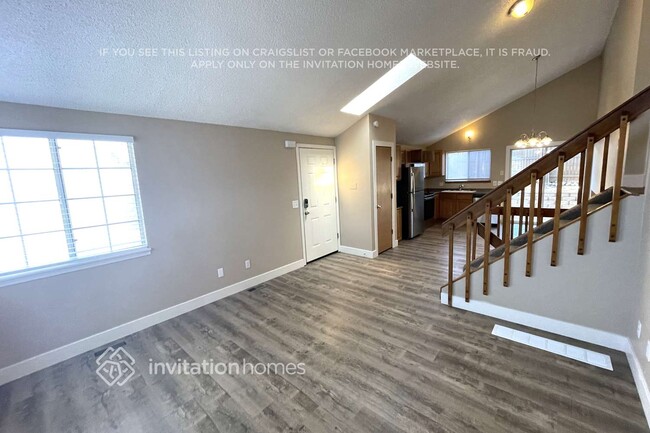 Photo - 575 Longfellow Ln