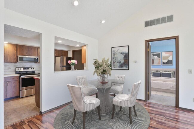 Dinning - 2414 Heritage Dr