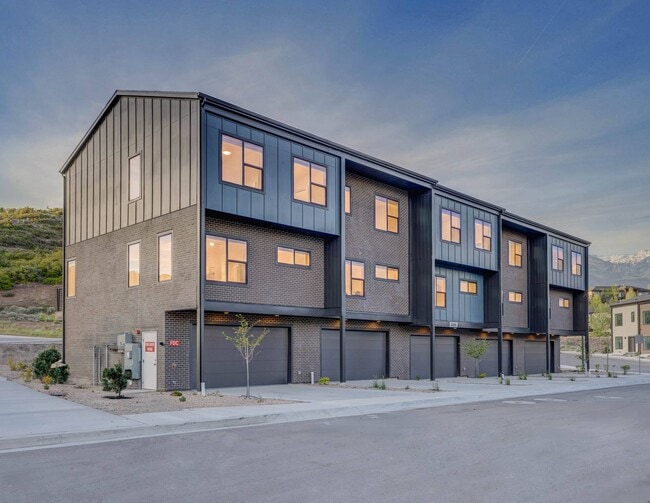 Building Photo - Trailside Townhomes