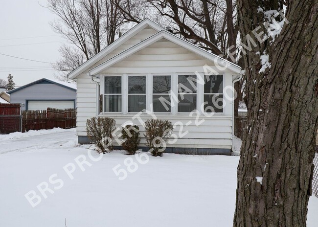 Charming 2-Bedroom Home with Fenced Yard - Charming 2-Bedroom Home with Fenced Yard