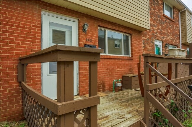 Photo - 442 Brierly Ln
