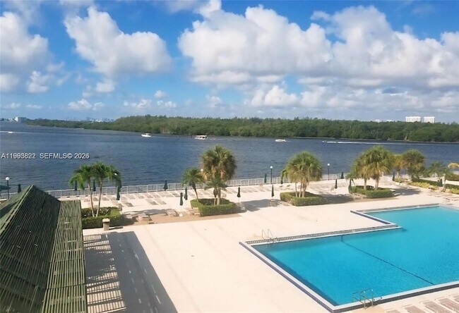 Photo - 500 Bayview Dr Unit 325