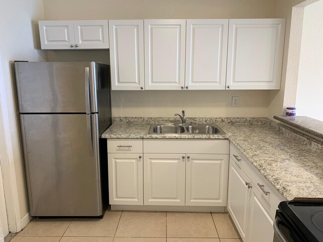 Building Photo - 15221 NE 6th Ave