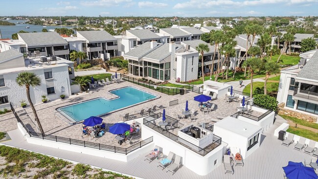Building Photo - 1555 Tarpon Center Dr