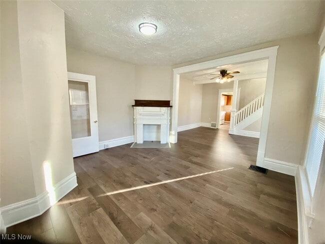 Photo - 581 Schiller Ave Unit 1