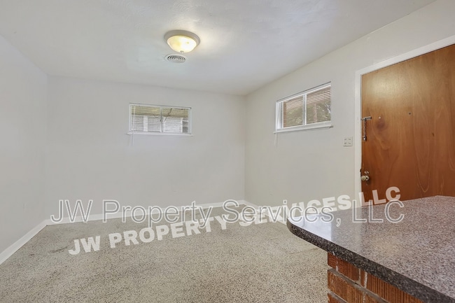 124 Lake Ave