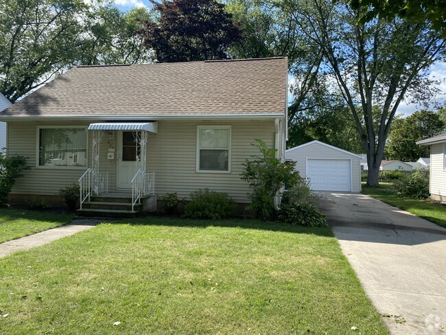 Building Photo - 834 Redwood Dr Rental