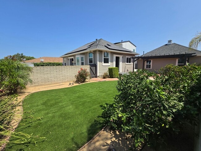 Building Photo - 3BD/2BA w/ Driveway Parking! Rental