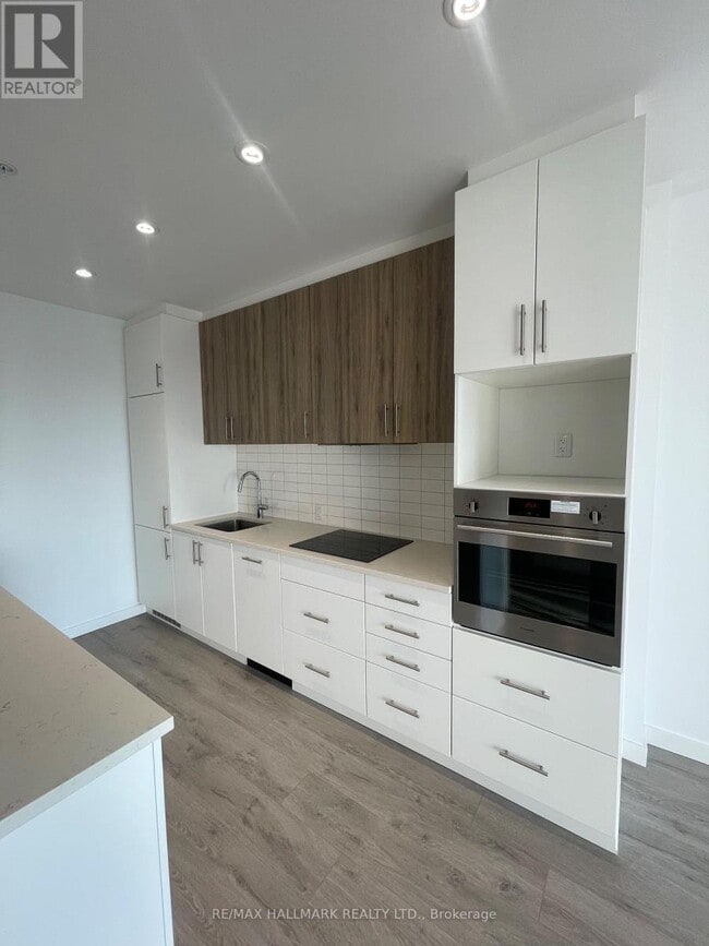 Photo - 181 King St S Unit 1009