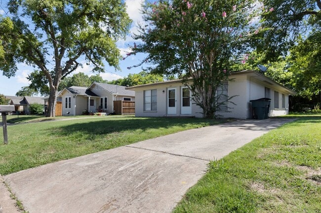 Spacious Duplex for Rent in Sherman, TX La... - Spacious Duplex for Rent in Sherman, TX La...