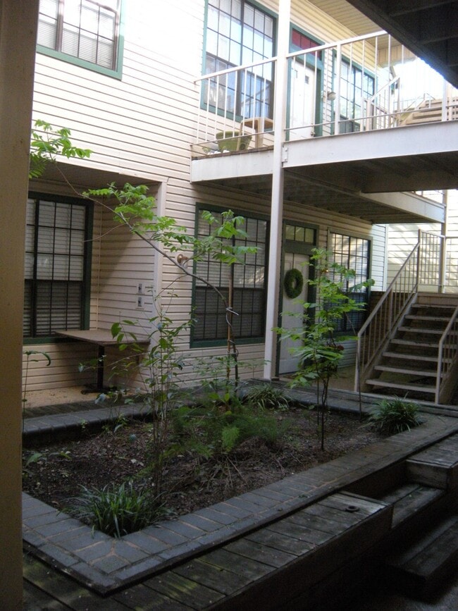 Photo - 2300 Leon St Unit 201